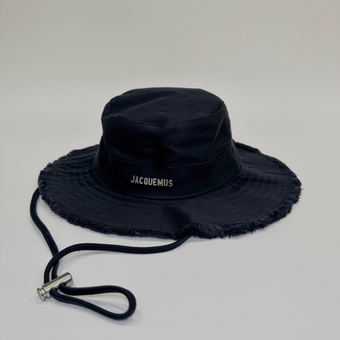 MŨ JACQUEMUS LE BOB ARTICHAUT OFF WHITE - LES CLASSIQUES - BUCKET HAT - MŨ VÀNH TRÒN MÀU TRẮNG KEM