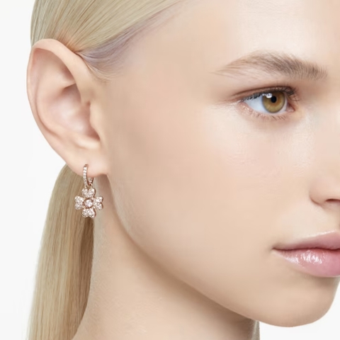 SWAROVSKI Idyllia drop earrings (Clover, White, Rose gold-tone plated) - Khuyên tai lá, pha lê hồng - JEWELRY