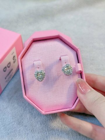 CHÍNH HÃNG - SWAROVSKI x Ariana Grande - stud earrings (Mixed cuts, Heart, White, Rhodium plated) - Khuyên tai, đính pha lê trắng, trái tim - JEWERY