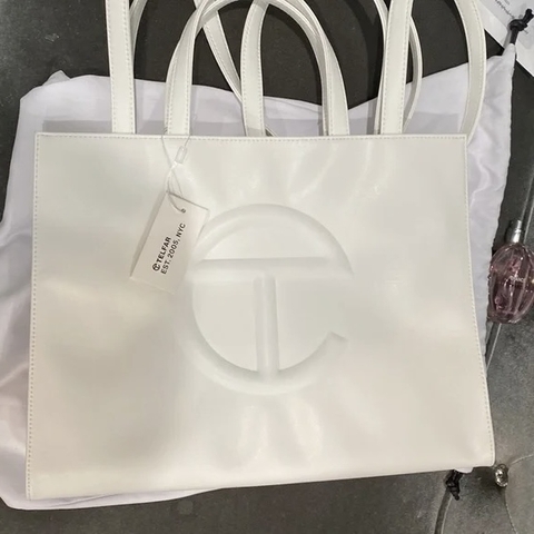 TÚI TELFAR WHITE BAG - MEDIUM M SIZE (38x28x13cm) - TÚI ĐEO CHÉO TELFAR MÀU TRẮNG