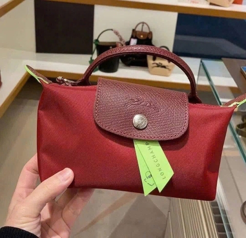 CHÍNH HÃNG - MINI SIZE - TÚI LONGCHAMP LE PLIAGE GREEN POUCH WITH HANDLE - GRENADE - Túi xách màu đỏ lựu