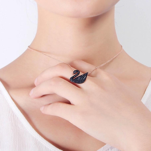 SWAROVSKI Iconic Swan pendant (Swan, Black, Rose gold-tone plated) - Dây cổ, dây chuyền SWAROVSKI - JEWELRY NECKLACE