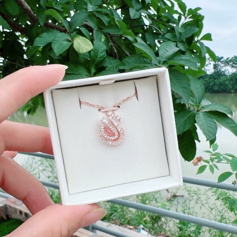 SWAROVSKI Swan pendant (Mixed cuts, Swan, Pink) - Dây cổ, chuyền, đính đá pha lê hồng, thiên nga - JEWELRY NECKLACE