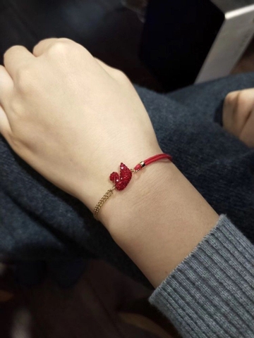 SWAROVSKI Iconic Swan bracelet (Swan, Red, Gold-tone plated) - Vòng/lắc tay thiên nga đỏ - SWAROVSKI - JEWELRY