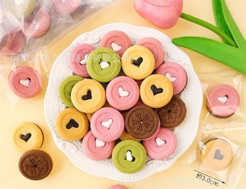 Bánh Quy hình tròn có trái tim trắng ở giữa-MIX MÀU (gói 300gam).