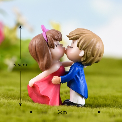 CN-cặp đôi kiss áo xanh đỏ