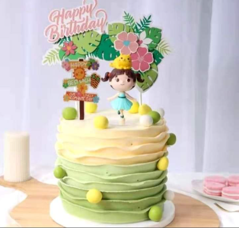 Tuong - Bé gái đội mèo vàng nhựa đặc