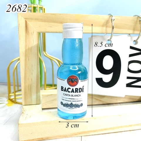 Rượu vodka Tito's xanh.