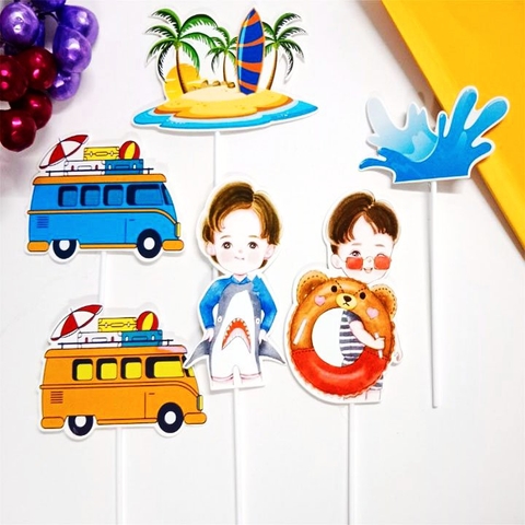 Cam - bé trai tắm biển ô tô