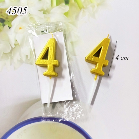 Một Chiếc Nến số 4 vàng