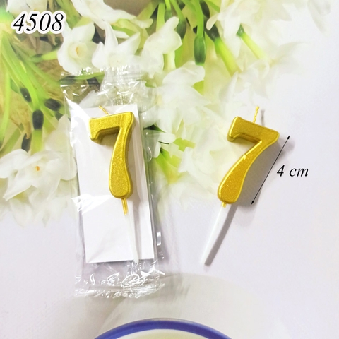 Một Chiếc Nến số 7 vàng