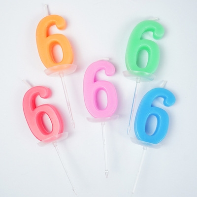 Một hộp nến 20 số 6 mix màu