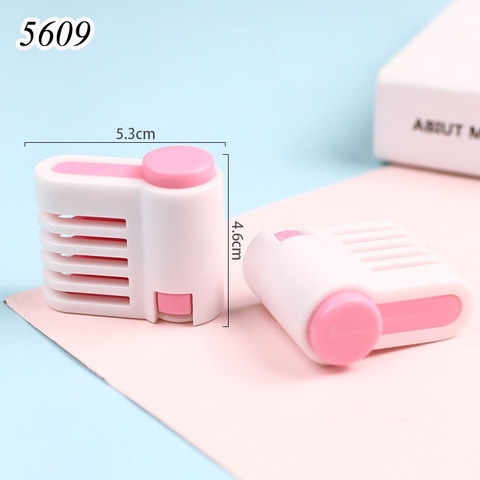 Bộ 2 công cụ cố định dao cắt bánh 5 tầng màu Hồng