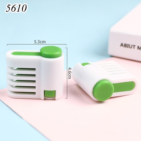 Bộ 2 công cụ cố định dao cắt bánh 5 tầng màu Xanh
