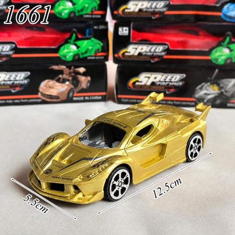 Siêu xe mở cánh vàng đồng