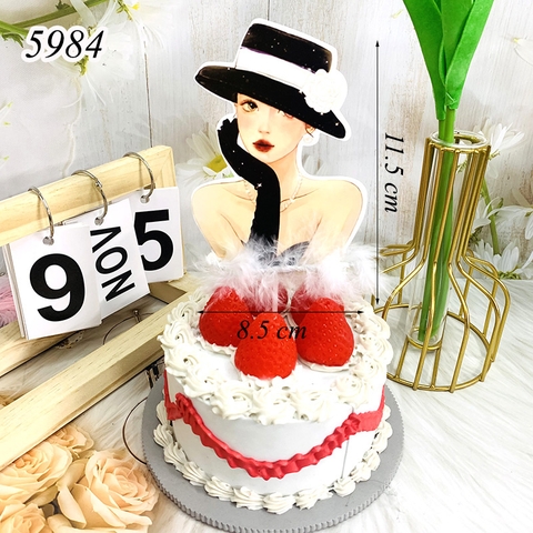 SCG-Set cắm cô gái mũ đen lông vũ trắng MT.