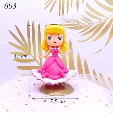Tuong - công chúa lọ lem váy hồng.