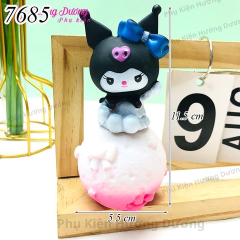 Tượng Kuromi đen + quả cầu đèn led nơ đỏ