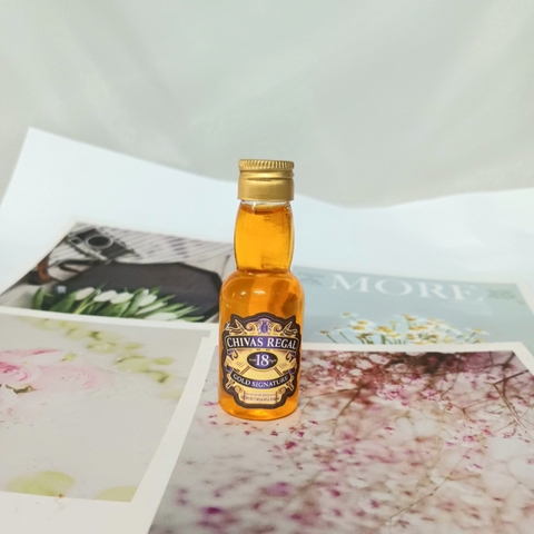 Rượu chivas 18 nắp vàng