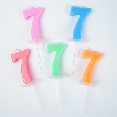 Một hộp nến 20 số 7 mix màu