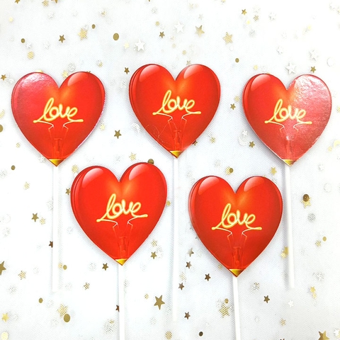 Set tim đỏ chữ love vàng
