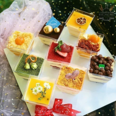 10 cốc mica  vuông thang