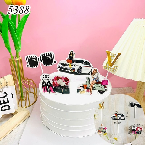 SCG-Set cắm cố gái LV ô tô trắng.