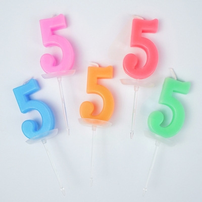 Một hộp nến 20 số 5 mix màu