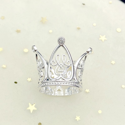Vương miện mini trơn bóng bạc.