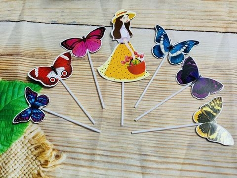 Set cắm cô gái và đàn bướm