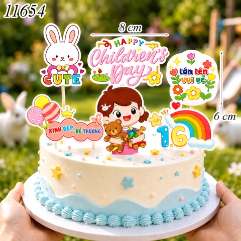 SCG-Set Cắm Bé Gái Ôm Đồ Chơi TP