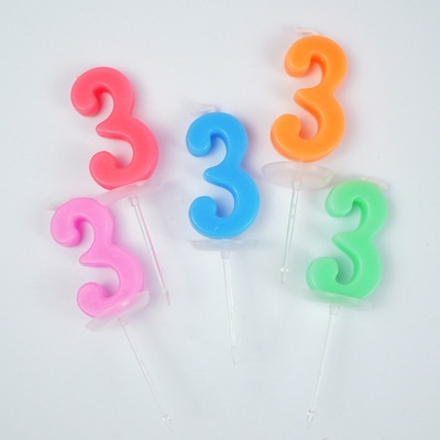 Một hộp nến 20 số 3 mix màu