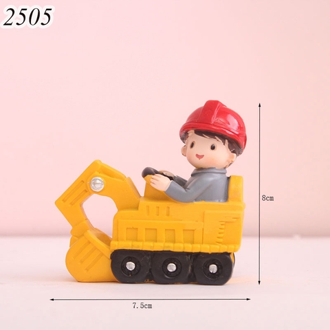 Tuong - Tuong - bé trai lái xe máy cẩu công trình 1