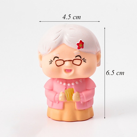 CN-cụ bà hồng cầm khăn nhựa mềm