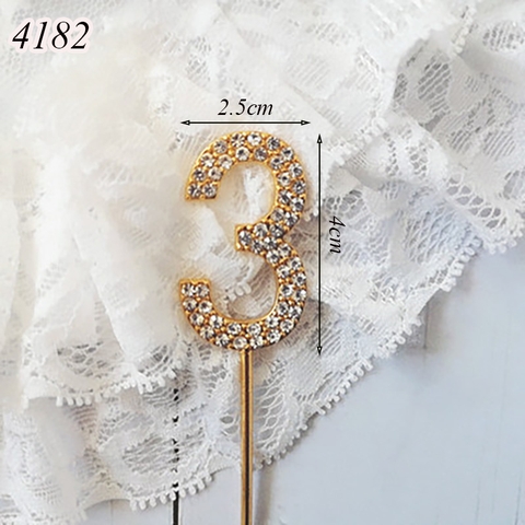 Que cắm số 3 hợp kim vàng đính kim cương