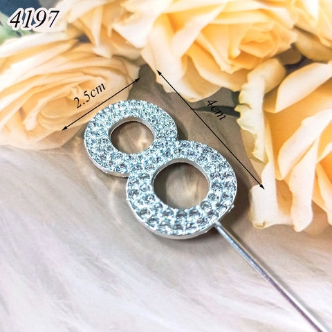 Que cắm số 8 hợp kim BẠC đính kim cương