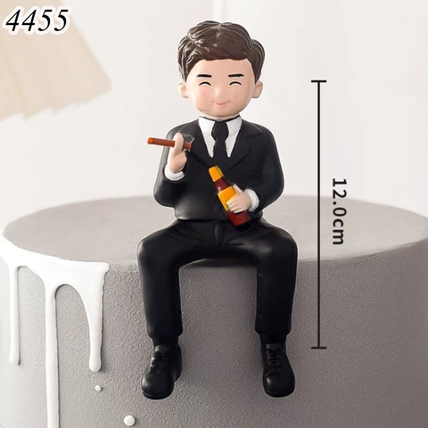 Tượng quý ông cầm rượu thuốc nhựa đẹp