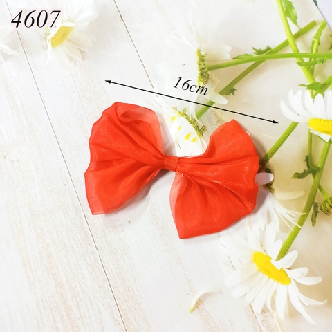 Nơ vải màu đỏ
