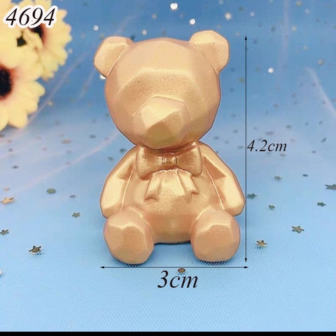 Tượng gấu đeo nơ vàng nhựa mềm