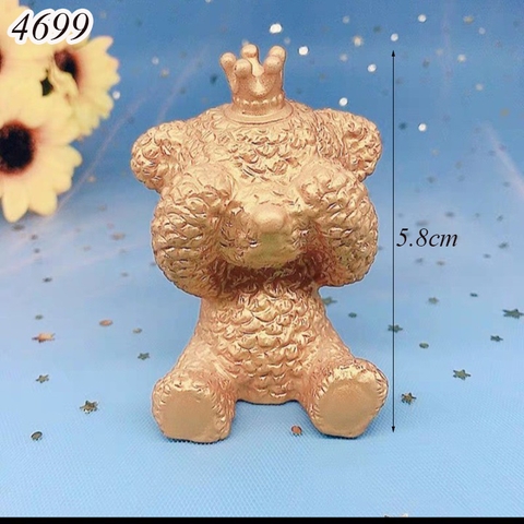 Tượng gấu vàng đội vương miện nhựa mềm