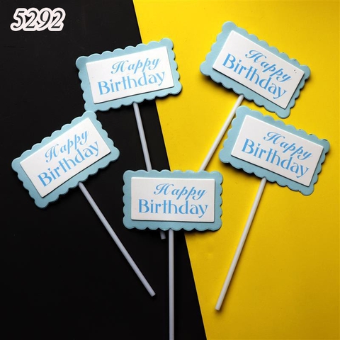 Bảng chữ nhật có chữ HPBD xanh TQ.