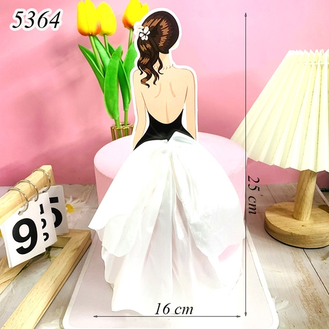 Cô gái vải váy trắng áo đen TQ.