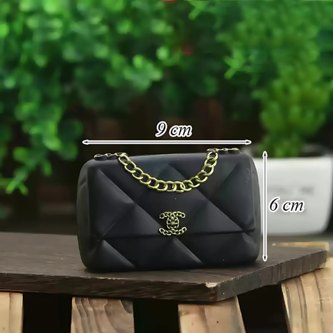 Túi chanel đen.