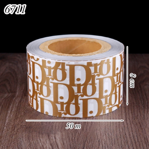 Cuộn mica bọc thành bánh DIOR vàng
