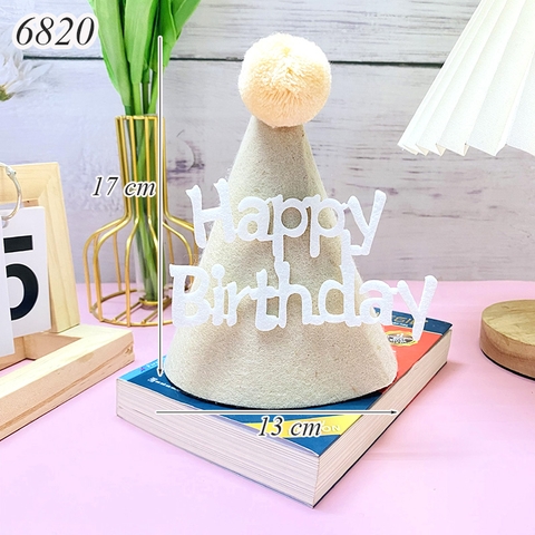 1 Chiêc mũ nỉ Trắng Sữa gắn chữ HPBD TP