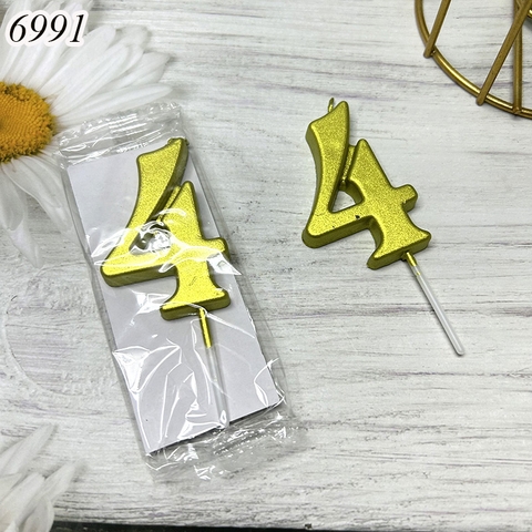 Một Chiếc Nến Số 4 Vàng