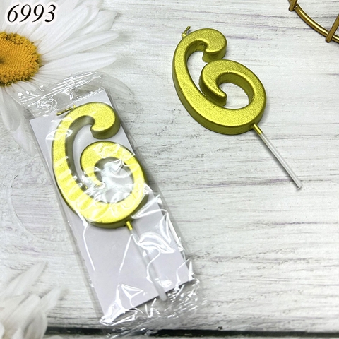 Một Chiếc Nến Số 6 Vàng