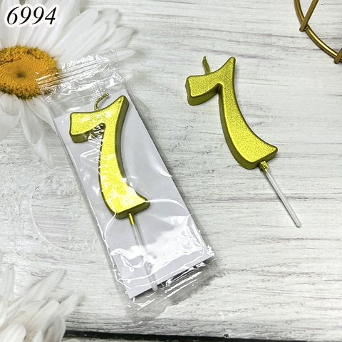 Một Chiếc Nến Số 7 Vàng