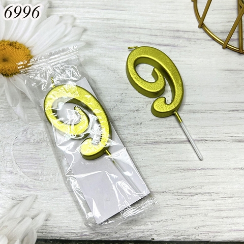 Một Chiếc Nến Số 9 Vàng