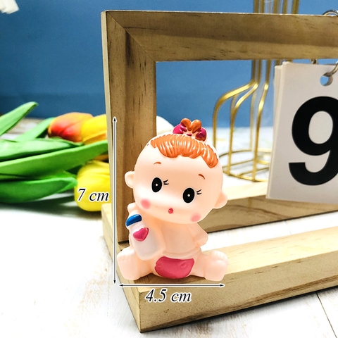 Tuong - Bé Gái Bình Sữa Nhựa Cứng